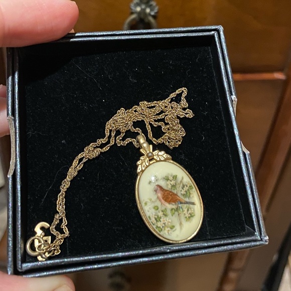 Vintage Bird Cameo Necklace - Picture 2 of 3